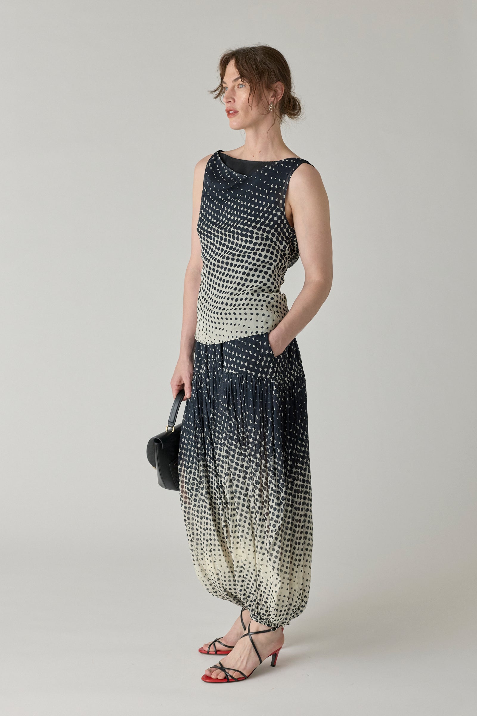 Halftone Wiggle Dot Cowl Back Shell