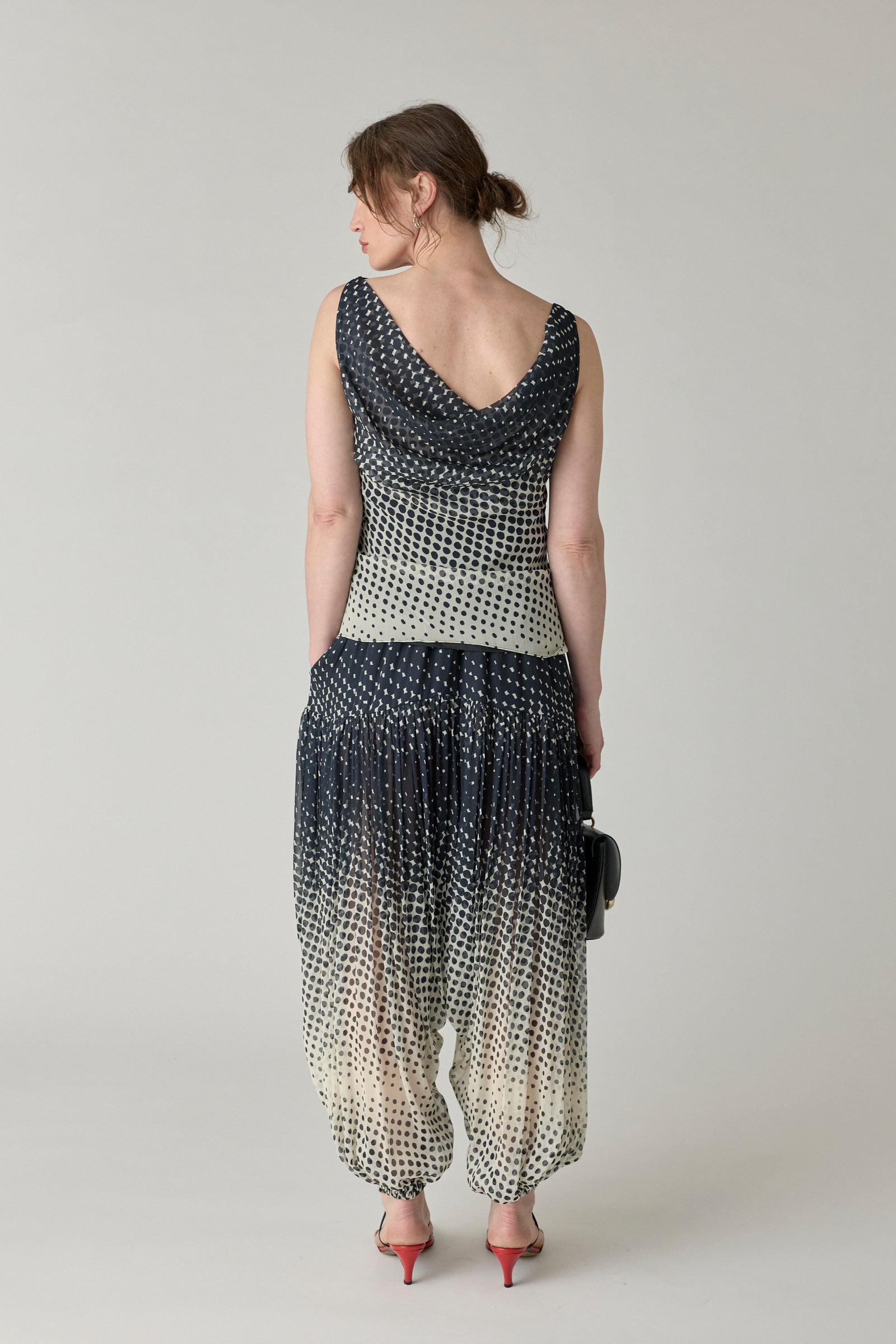 Halftone Wiggle Dot Cowl Back Shell