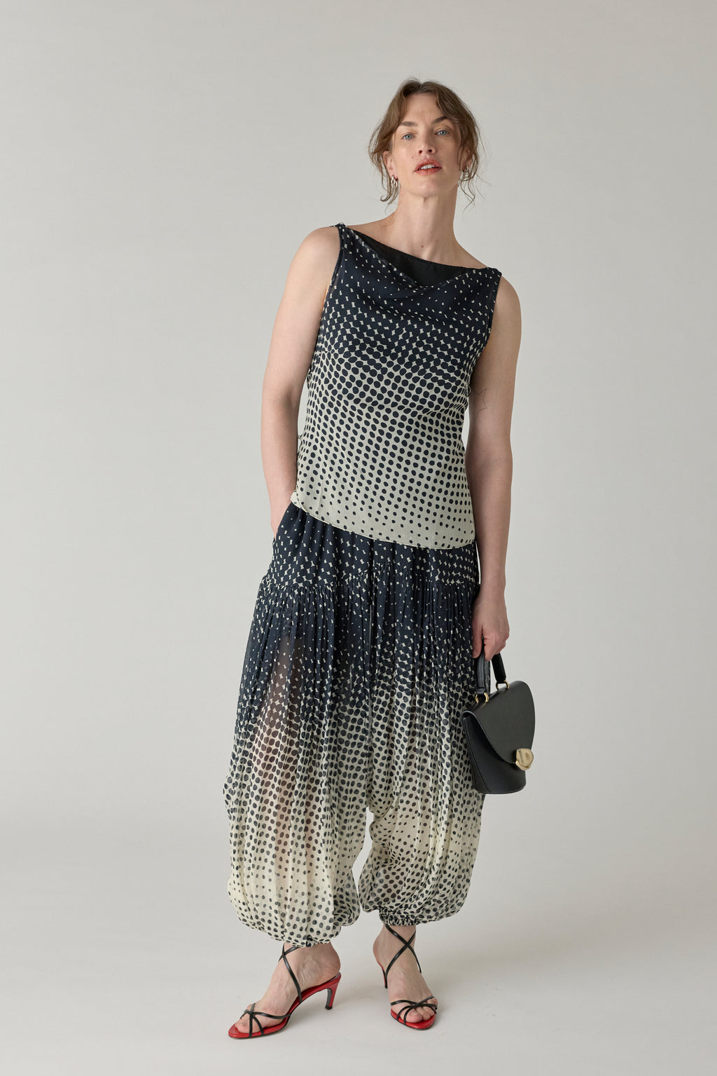 Halftone Wiggle Dot Cowl Back Shell