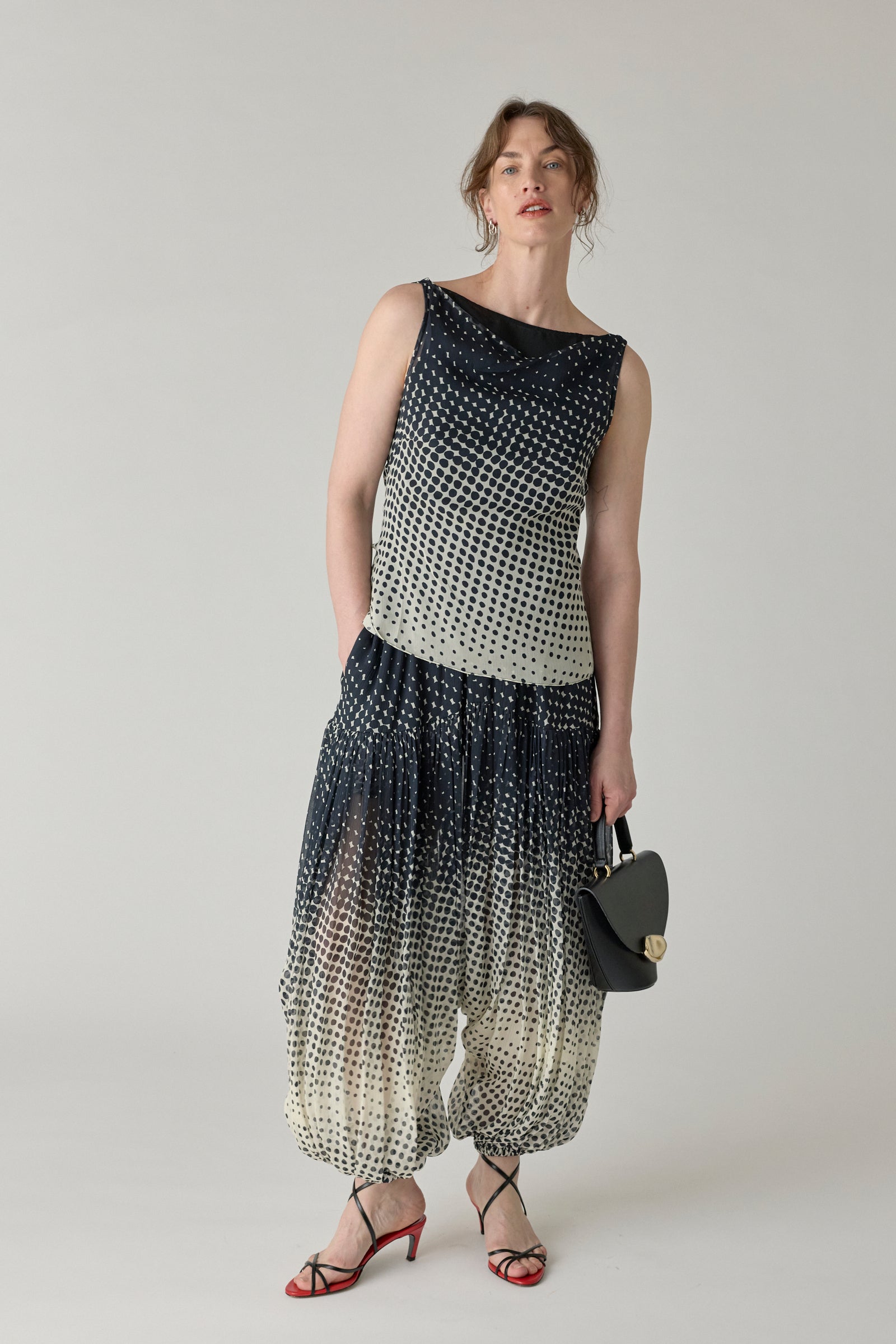 Halftone Wiggle Dot Cowl Back Shell