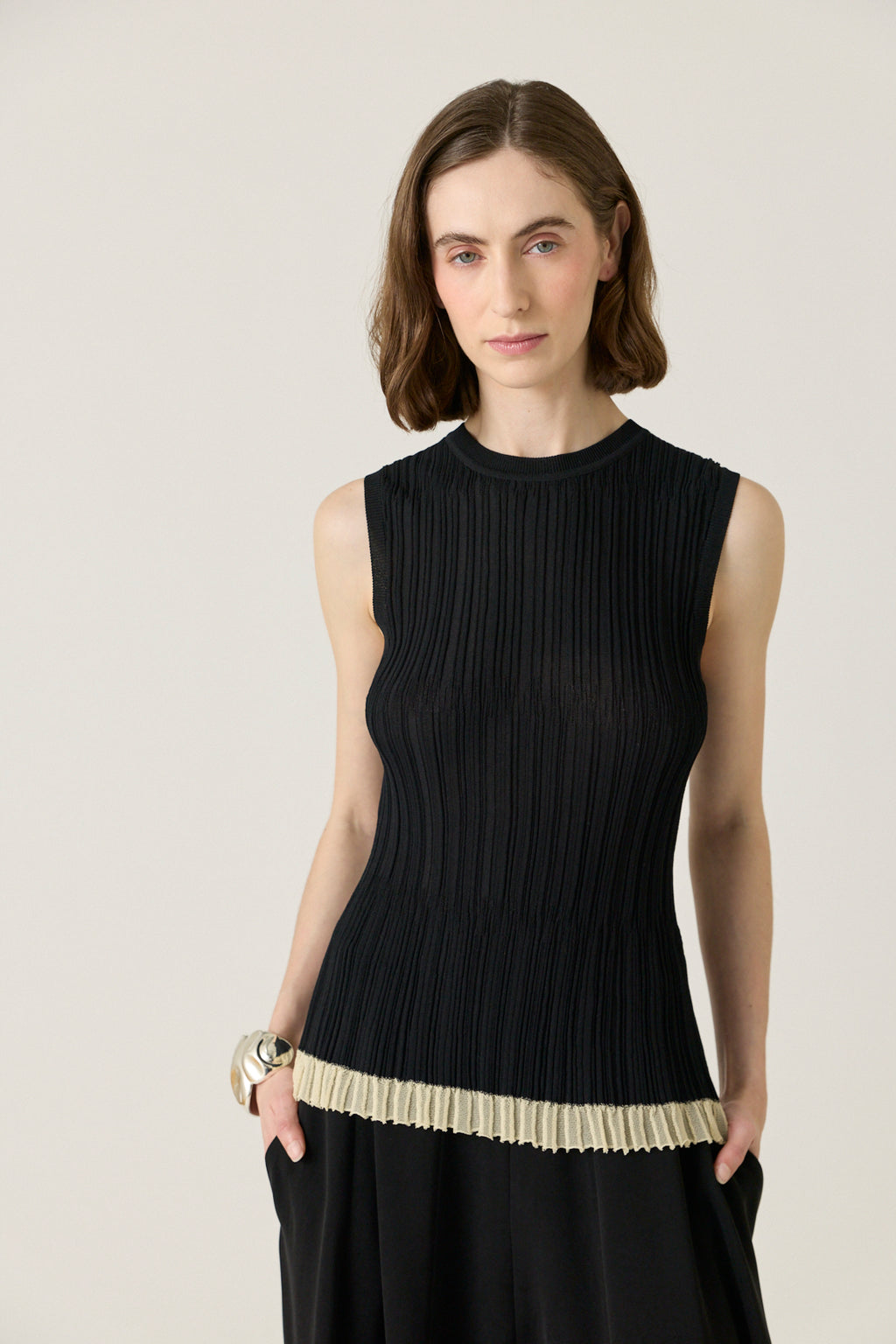 Flora Sleeveless Pullover