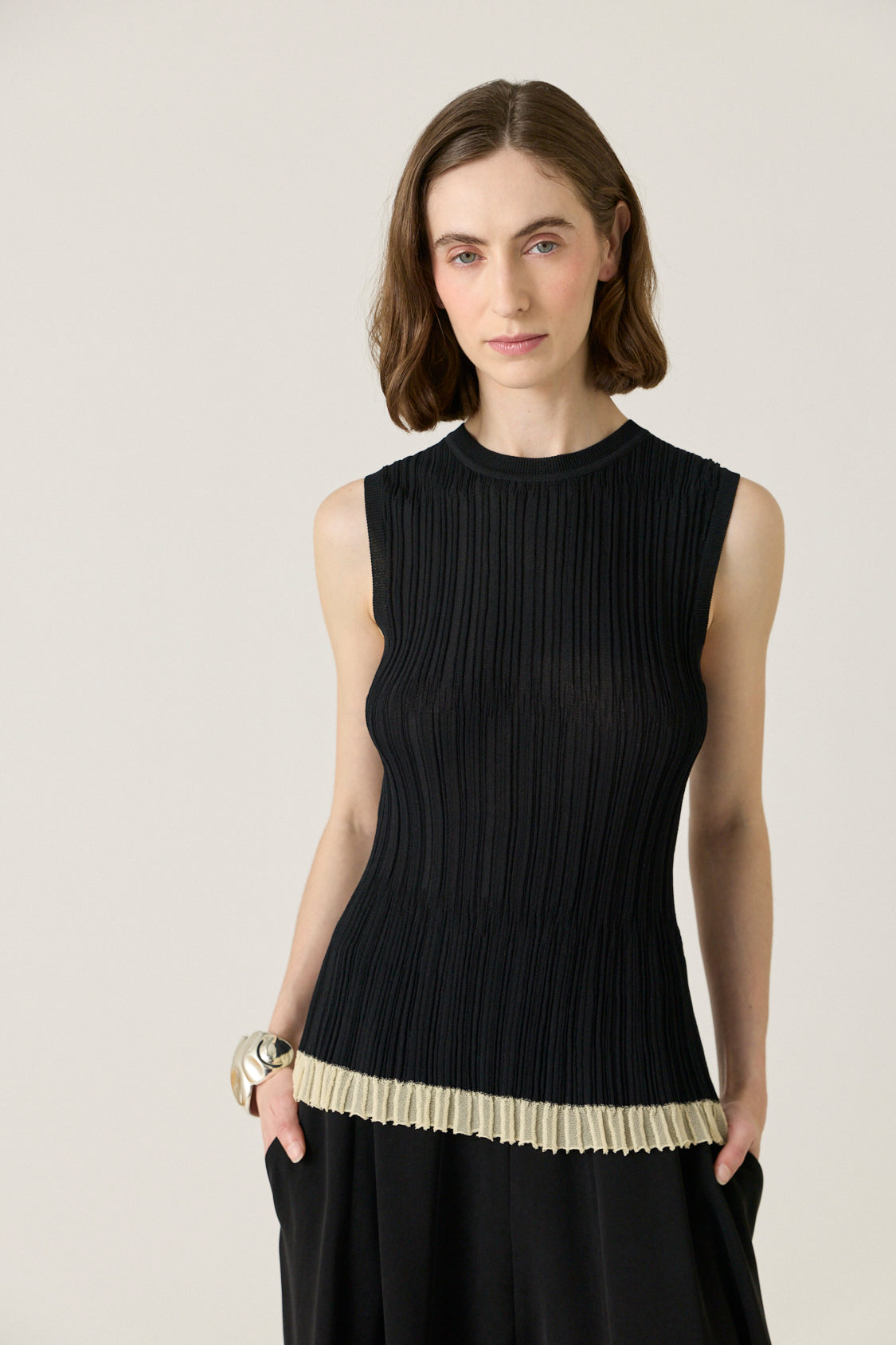 Flora Sleeveless Pullover