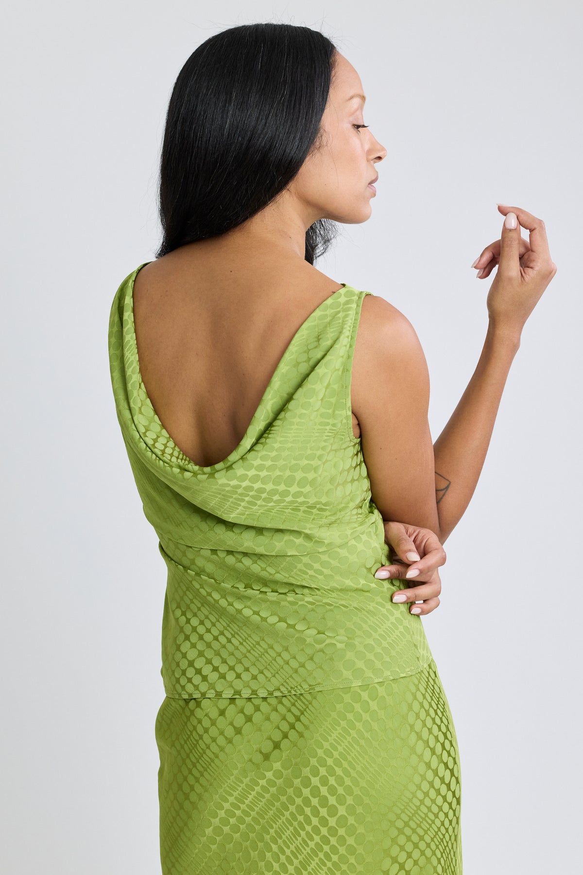 Wiggle Dot Jacquard Cowl Back Shell
