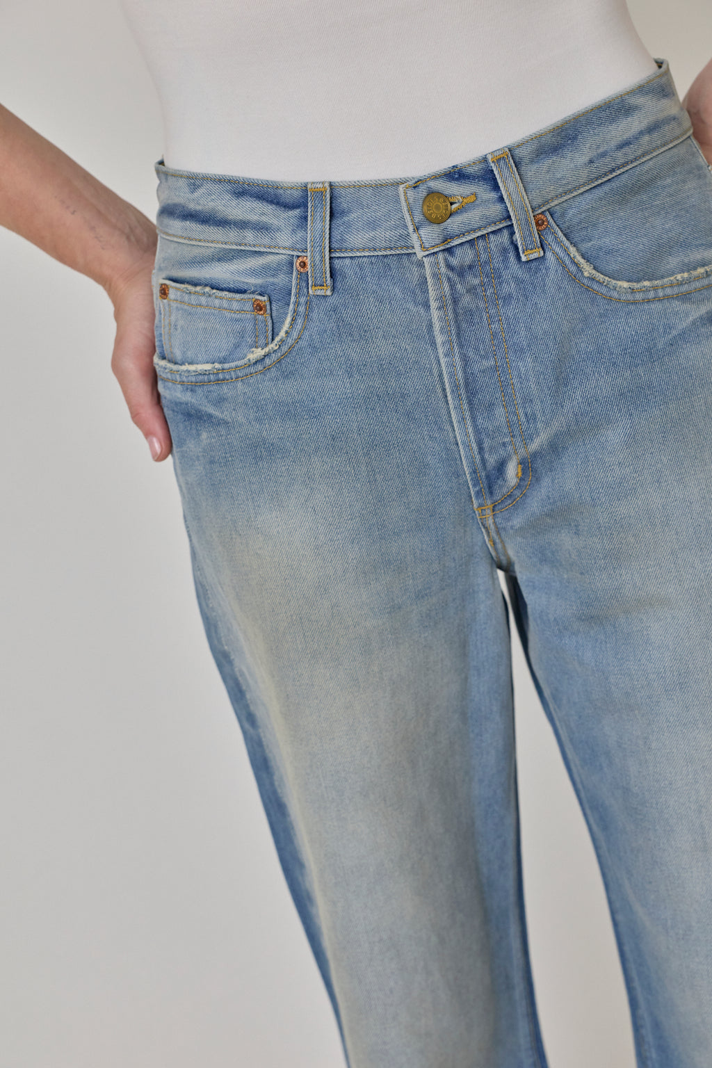 Charlot Split Hem Jean - Shell Vintage Wash