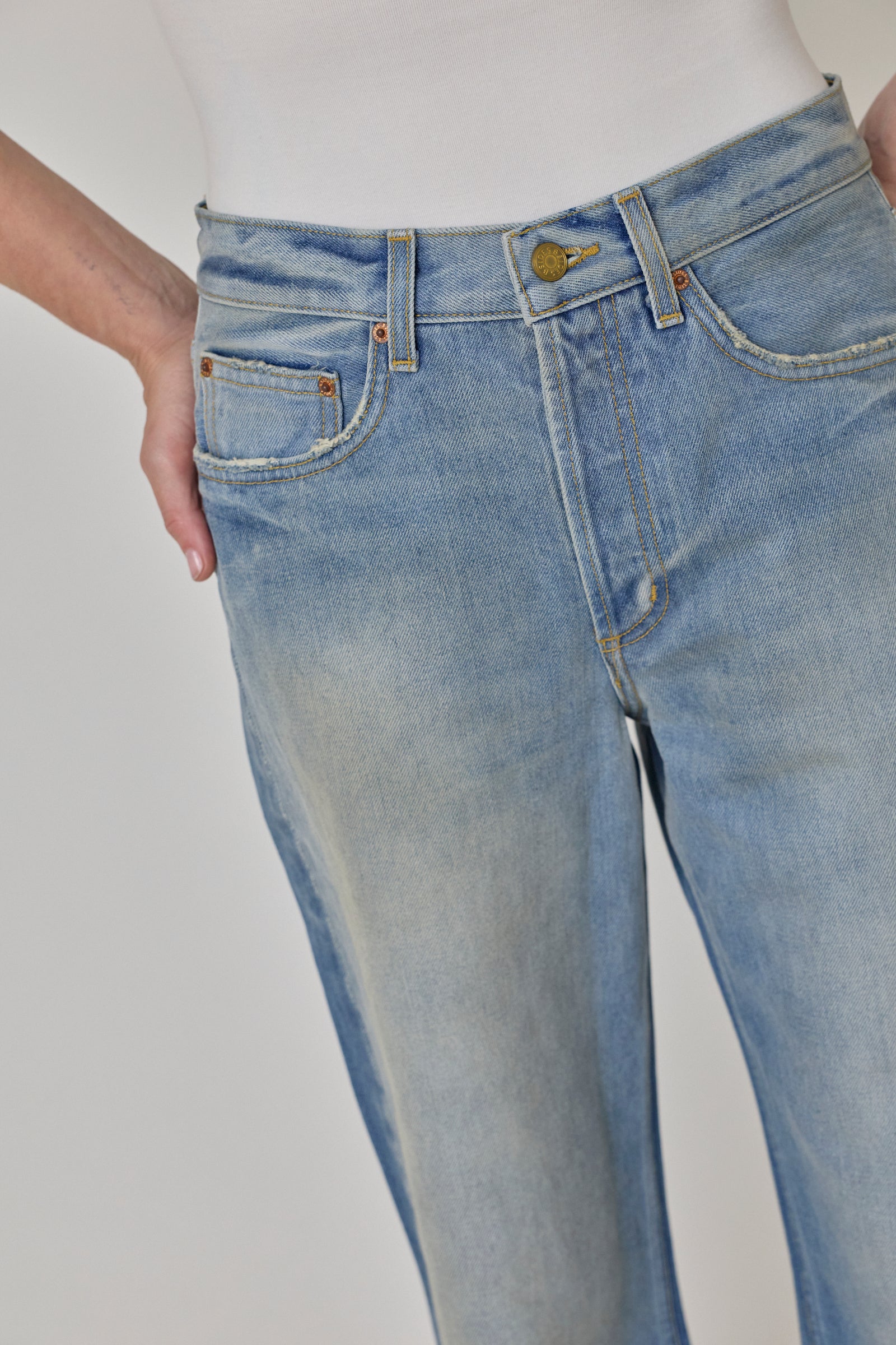 Charlot Split Hem Jean - Shell Vintage Wash