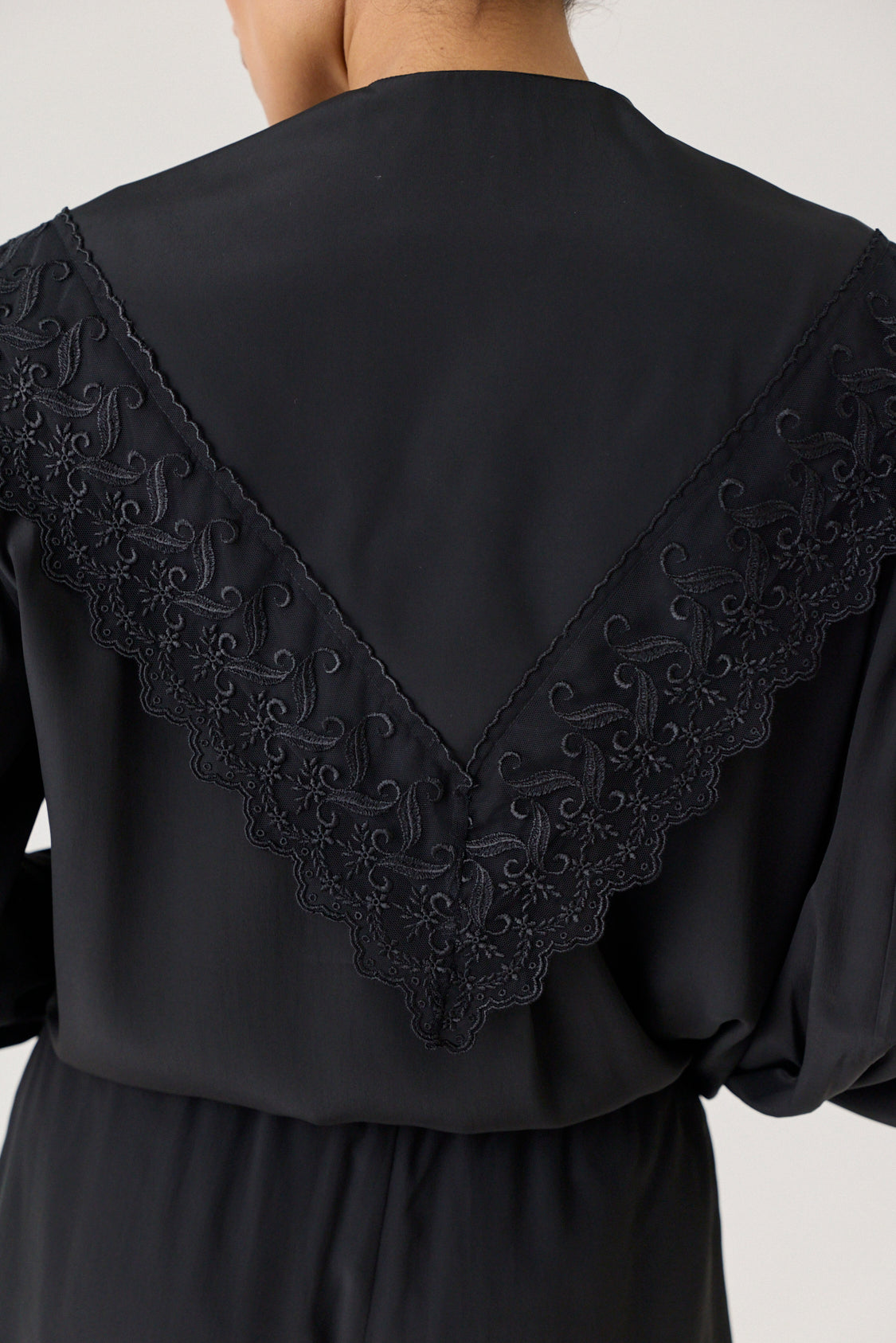 Pointed Collar Trim Shirt