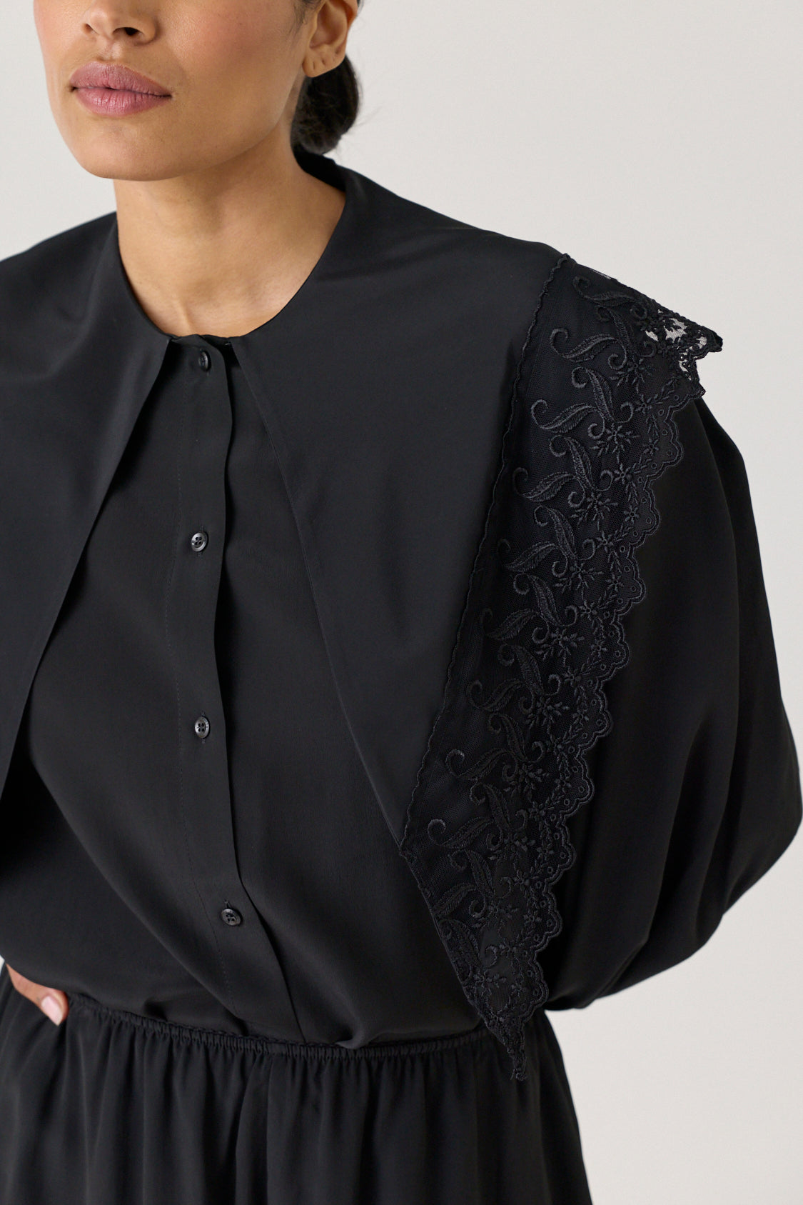 Pointed Collar Trim Shirt