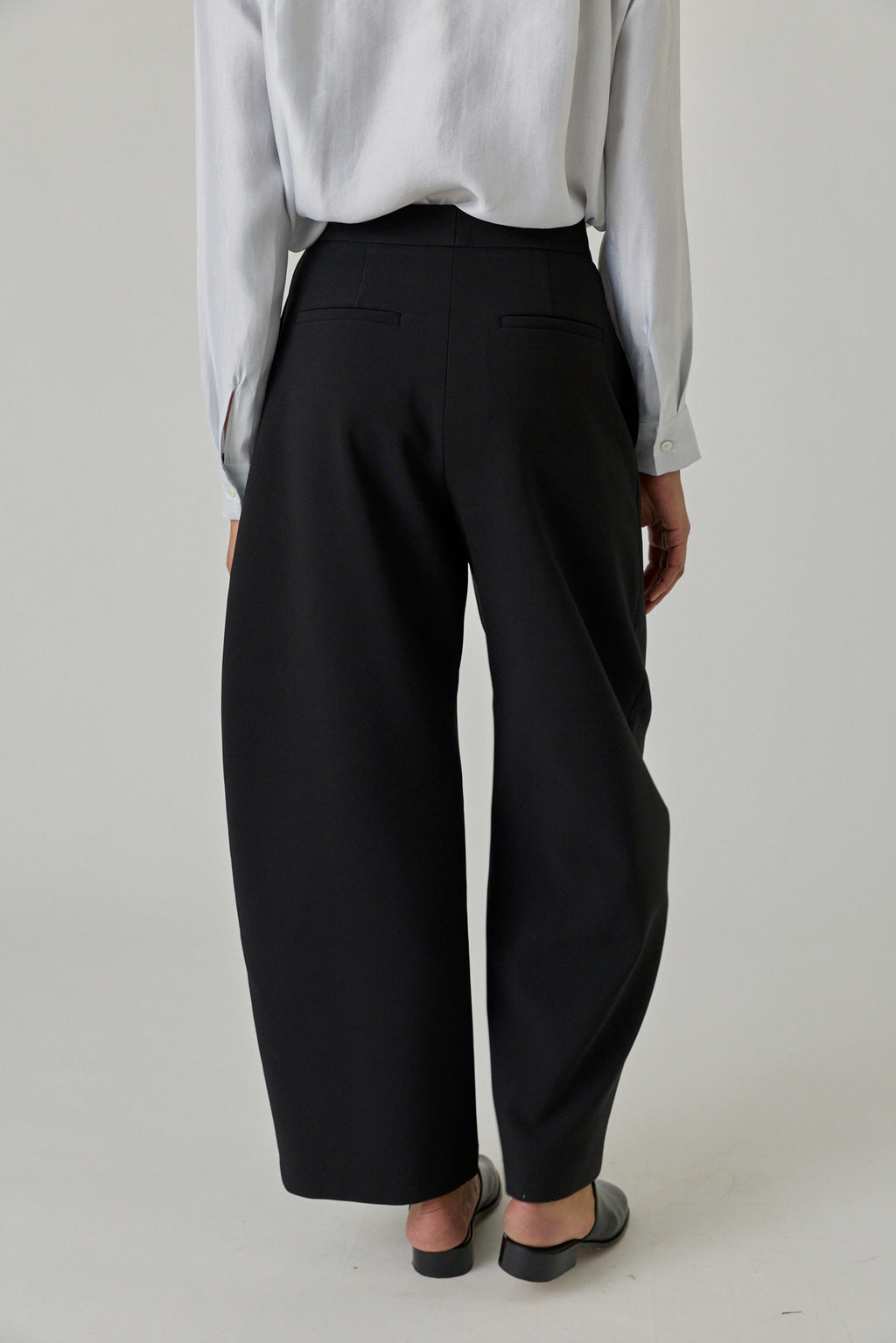 Curved Legs Crepe Pants