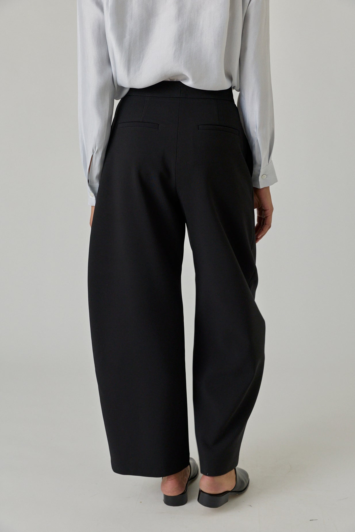 Curved Legs Crepe Pants