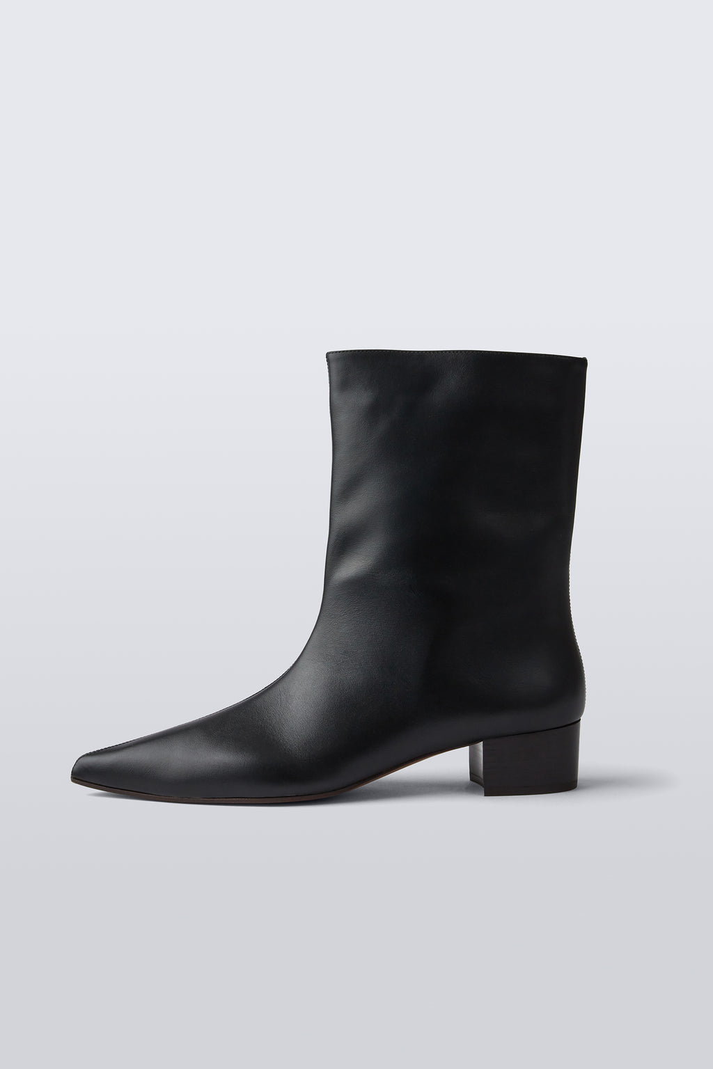 Tapek Boots - Black